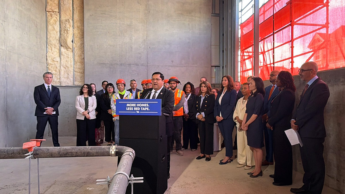 Governor Gavin Newsom and Senator Jesse Arreguín announce efforts to support affordable housing development in Oakland